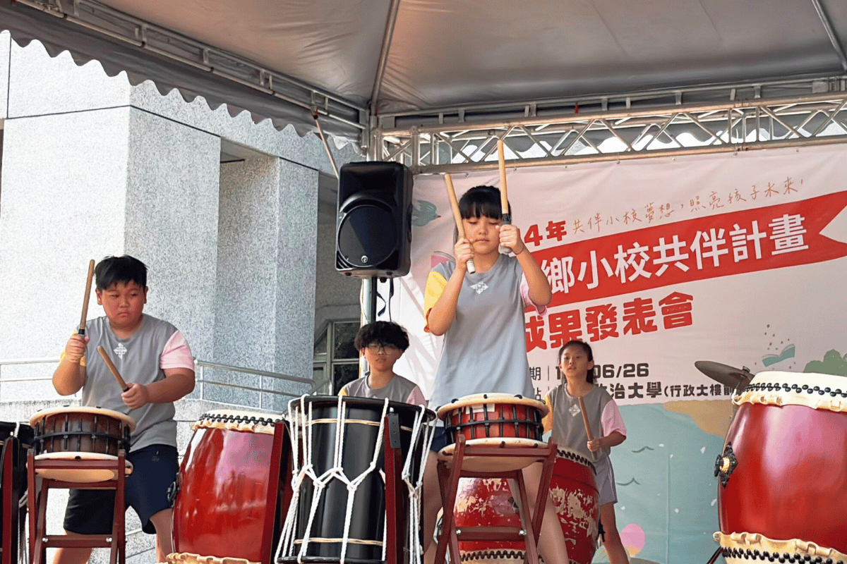新北市上林國小太鼓隊做為開場表演，氣勢磅礴
